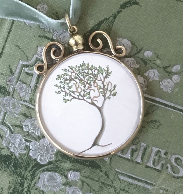 Begin. A tree in an antique locket
