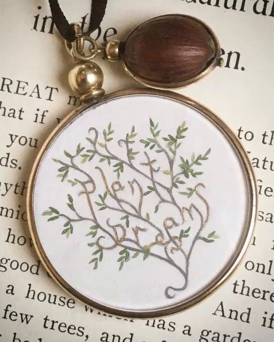 Plant dreams, grow miracles. An antique Edwardian double locket