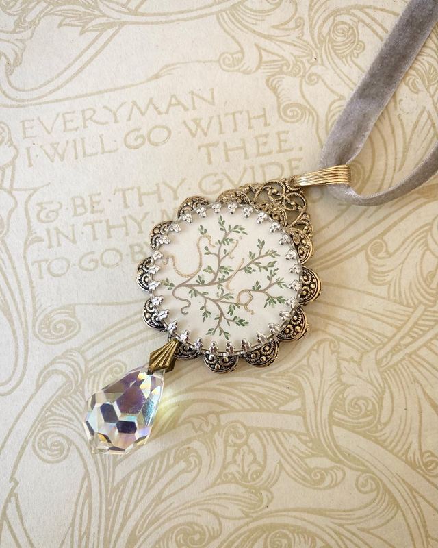 Sila. A Tolkien pendant with a crystal drop